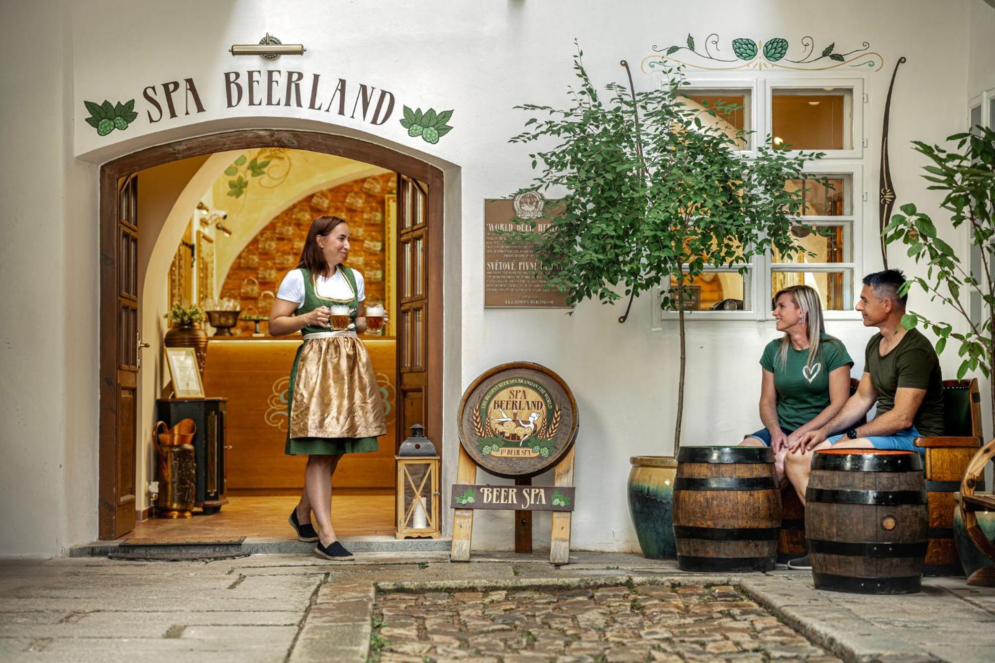 Spa Beerland - At The Golden Lamb Plzen Luaran gambar
